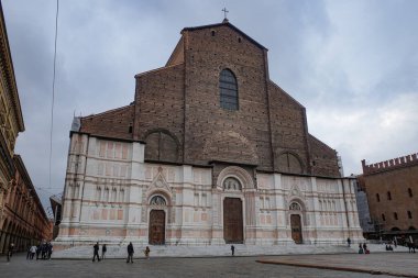 Bologna, İtalya - 16 Kasım 2022: Basilica di San Petronio, Piazza Maggiore, Bologna, Emilia Romagna Bölgesi 'nin başkenti