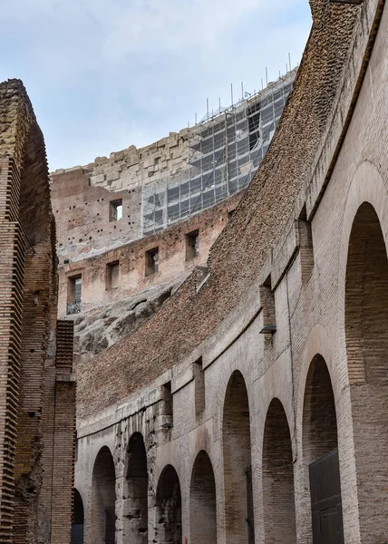 ローマ イタリア 2222年11月24日 ローマのコロッセオで修復作業のための足場 — ストック写真