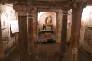 Roma, İtalya - 27 Kasım 2022: Santa Maria de Cosettin Bazilikası Mezarı