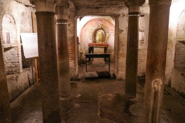 Roma, İtalya - 27 Kasım 2022: Santa Maria de Cosettin Bazilikası Mezarı