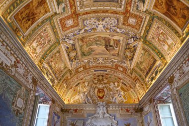 Roma, İtalya - 26 Kasım 2022: Vatikan Müzesindeki Galleria della Carte Geografiche veya Harita Galerisi