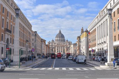 Roma, İtalya - 26 Kasım 2022: St. Peter Bazilikası Via della Conciliazione 'den izlendi