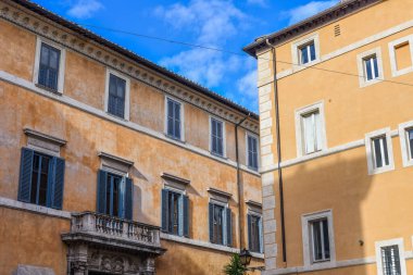 Roma, İtalya - 27 Kasım 2022: Roma 'nın arka sokaklarında mimarlık