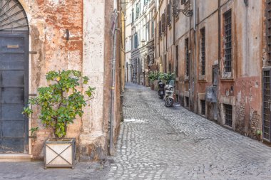 Roma, İtalya - 27 Kasım 2022: Roma 'nın arka sokaklarında mimarlık