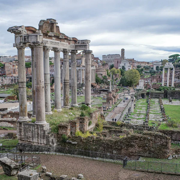 ローマ イタリア 2222年11月27日 土星の神殿とローマフォーラムに沿った景色 — ストック写真