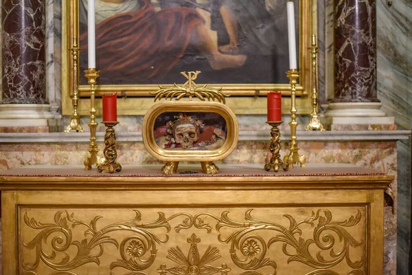 意大利罗马 2022年11月26日 圣瓦伦丁骷髅在科斯迈丁的圣玛利亚教堂展出 — 图库照片