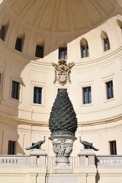 Roma Italia Nov 2022 Escultura Cono Pino Bronce Museos Vaticanos —  Fotos de Stock