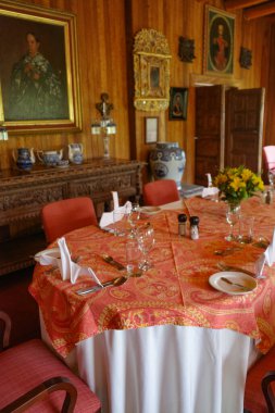 Cusco, Peru - 4 Aralık 2022: Cusco 'nun Kutsal Vadisi' ndeki Hacienda Huayoccari 'de antika ve koloni sanatı sergileniyor