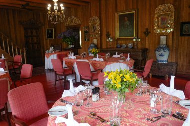 Cusco, Peru - 4 Aralık 2022: Cusco 'nun Kutsal Vadisi' ndeki Hacienda Huayoccari 'de antika ve koloni sanatı sergileniyor