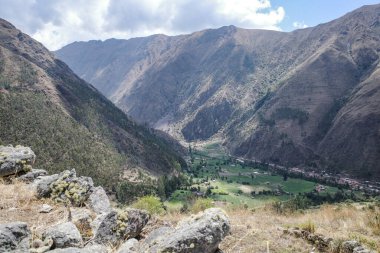 Cusco, Peru - 3 Aralık 2022: Ollantaytambo kasabası yakınlarındaki Pumamarca 'nın İnka Harabeleri