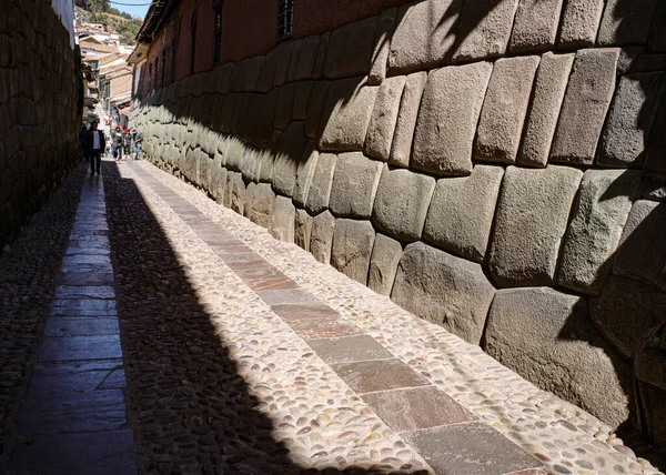 ペルー クスコ 2022年12月5日 ペルー クスコのインカ12角石とハトゥンラムジョック通り — ストック写真