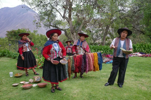 Cusco Perú Diciembre 2022 Tejedores Del Centro Cuzco Textiles Tradicionales — Foto de Stock