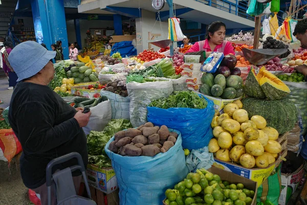 Urubamba Perú Diciembre 2022 Vendedores Frutas Verduras Mercado Urubamba — Foto de Stock