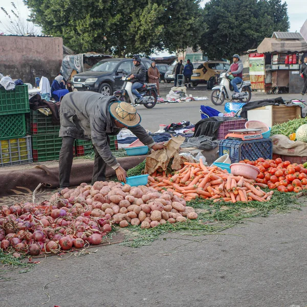 Marrakech Maroko Lutego 2023 Stoiska Spożywcze Sprzedające Świeże Owoce Warzywa — Zdjęcie stockowe