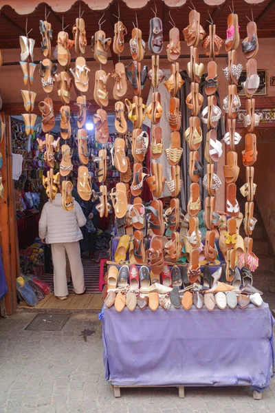 Марракеч Моррелло Февраля 2023 Года Традиционные Марокканские Кожаные Сандалии Продаются — стоковое фото