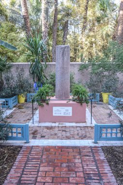 Marakeş, Fas - 8 Şubat 2023: Jardin Majorelle 'deki Yves Saint Laurent ve Pierre Berge anısına