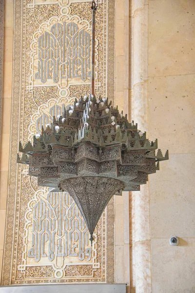 Καζαμπλάνκα Μαρόκο Φεβρουάριος 2023 Περίτεχνος Πολυέλαιος Μέσα Στο Τζαμί Χασάν — Φωτογραφία Αρχείου