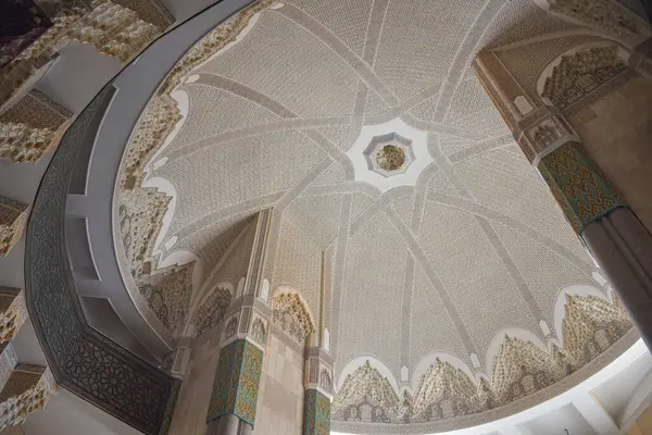 Καζαμπλάνκα Μαρόκο Φεβρουάριος 2023 Κυριαρχεί Οροφή Μέσα Στο Τζαμί Χασάν — Φωτογραφία Αρχείου