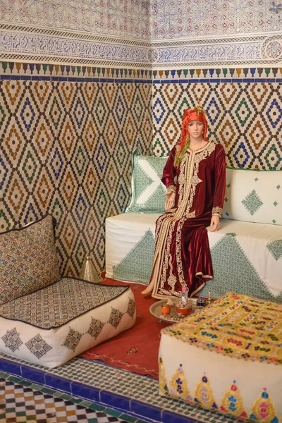 マラケシュ モロッコ 2023年2月8日 モロッコ料理美術館で伝統的なドレスを着たマネキン — ストック写真