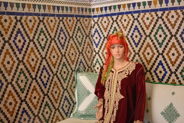マラケシュ モロッコ 2023年2月8日 モロッコ料理美術館で伝統的なドレスを着たマネキン — ストック写真
