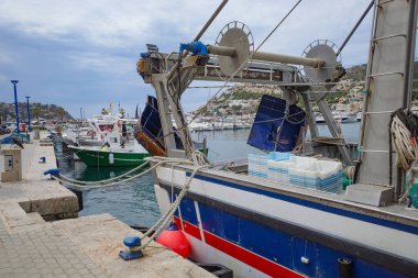 Port d 'Andratx, İspanya - 7 Mayıs 2023: Port d' Andratx, Mallorca 'da balıkçı tekneleri
