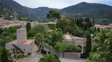 Valldemossa, İspanya - 11 Haziran 2023: Valldemossa ve Tramuntana Dağları, Mallorca