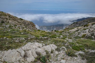 Mallorca, İspanya - 11 Haziran 2023: Puig Caragoli, Mallorca 'dan Akdeniz ve Tramuntana Dağları manzaraları