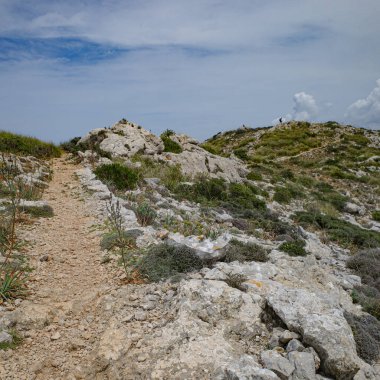 Mallorca, İspanya - 11 Haziran 2023: Puig Caragoli, Mallorca 'dan Akdeniz ve Tramuntana Dağları manzaraları