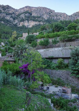 Deia, Mallorca, İspanya - 11 Haziran 2023: Mallorca 'nın Deia köyünde geleneksel mimari