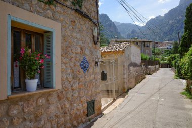 Soller, Mallorca, İspanya - 12 Haziran 2023: Soller, Mallorca 'nın arka sokakları