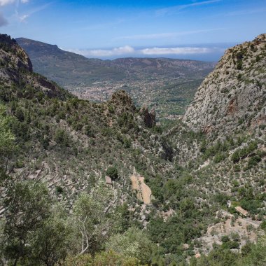 Mallorca, İspanya - 12 Haziran 2023: Barranc de Biniaraix ve GR221 Tramuntana Dağları, Mallorca