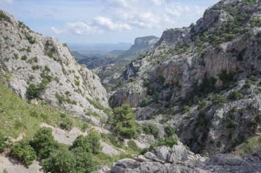 Mallorca, İspanya - 12 Haziran 2023: GR221 yolu boyunca Mallorca 'daki Tramuntana Dağları boyunca görüntüler