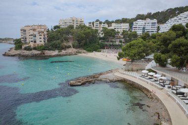 Mallorca, İspanya - 1 Temmuz 2023: Ses Illetes ve Illetes plajı, Palma de Mallorca, Balearic adaları, İspanya