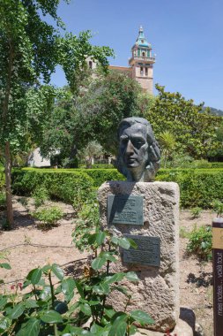Mallorca, İspanya - 18 Haziran 2023: Belediye binasının bahçesinde besteci Frederic Chopin 'in baskını, Valldemossa, Mallorca