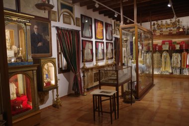 Arta, İspanya - 10 Temmuz 2023: Santuari de Sant Salvador, Arta, Mallorca 'da dini yazılar sergileniyor