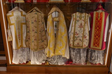 Arta, İspanya - 10 Temmuz 2023: Santuari de Sant Salvador, Arta, Mallorca 'da dini yazılar sergileniyor
