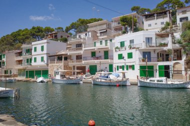 Cala Figuera, İspanya - 28 Temmuz 2023: Mallorca 'nın Cala Figuera kasabasında geleneksel evler