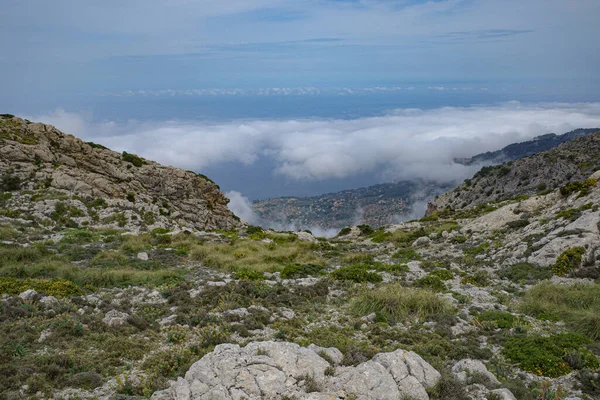 Mallorca, İspanya - 11 Haziran 2023: Puig Caragoli, Mallorca 'dan Akdeniz ve Tramuntana Dağları manzaraları