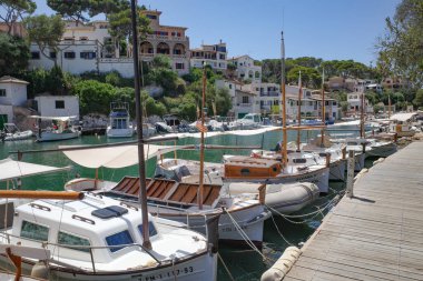 Cala Figuera, İspanya - 28 Temmuz 2023: Mallorca 'nın Cala Figuera kasabasında geleneksel evler