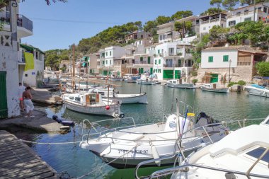 Cala Figuera, İspanya - 28 Temmuz 2023: Mallorca 'nın Cala Figuera kasabasında geleneksel evler