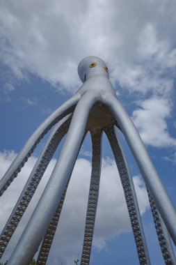 Mallorca, İspanya - 30 Ağustos 2023: Museu sa Bassa Blanca, Mallorca 'da Kraken sanat heykeli