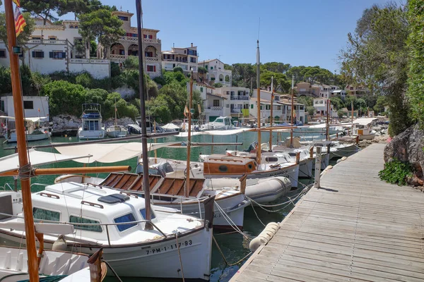 Cala Figuera, İspanya - 28 Temmuz 2023: Mallorca 'nın Cala Figuera kasabasında geleneksel evler
