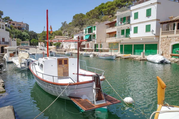 Cala Figuera, İspanya - 28 Temmuz 2023: Mallorca 'nın Cala Figuera kasabasında geleneksel evler