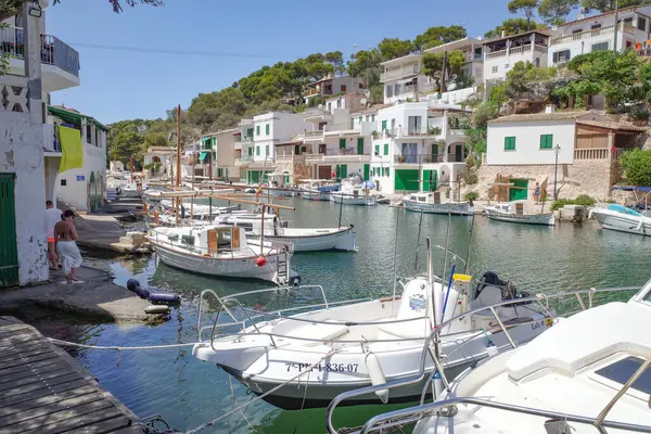 Cala Figuera, İspanya - 28 Temmuz 2023: Mallorca 'nın Cala Figuera kasabasında geleneksel evler