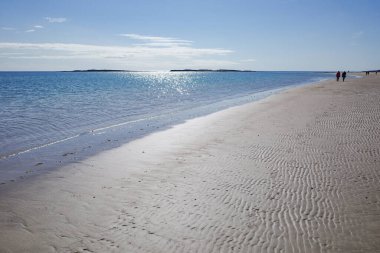 Low Newton, İngiltere - 13 Temmuz 2023: Deniz kıyısındaki Low Newton 'dan Northumberland sahili