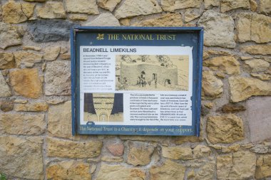 Beadnell, İngiltere - 12 Temmuz 2023: Beadnell limanındaki tarihi Limekiln binaları, Northumbria