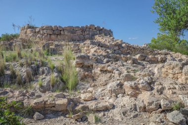 Mallorca, İspanya - 8 Ekim 2023: Puig de sa Marisca arkeoloji alanı, Santa Ponsa, Mallorca