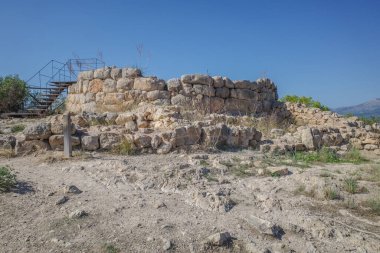 Mallorca, İspanya - 8 Ekim 2023: Puig de sa Marisca arkeoloji alanı, Santa Ponsa, Mallorca