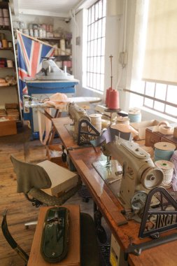 Birmingham, İngiltere - 5 Kasım 2023 Newman Kardeşler Tabut Fabrikası 'nın kefen odası. Mücevher Mahallesi, Birmingham.