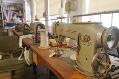 Birmingham, İngiltere - 5 Kasım 2023 Newman Kardeşler Tabut Fabrikası 'nın kefen odası. Mücevher Mahallesi, Birmingham.